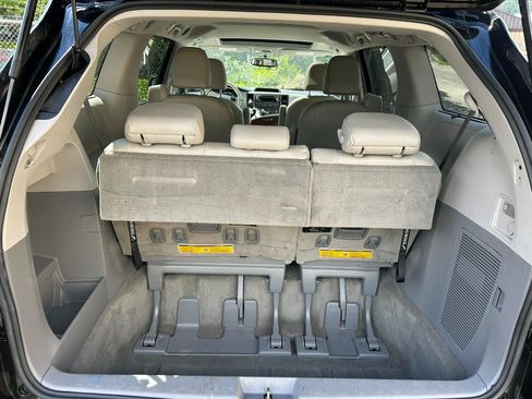 Used 2014 Toyota Sienna XLE AWD/4WD image 16