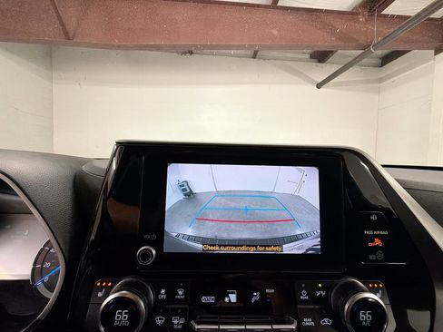 Used 2023 Toyota Highlander XLE FWD image 14