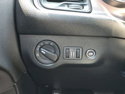 Used 2019 Dodge Challenger SXT RWD image 19