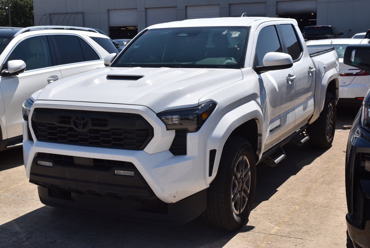 Used 2025 Toyota Tacoma TRD Sport AWD/4WD image 2