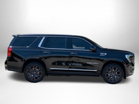 Used 2024 GMC Yukon Denali w/ Advanced Technology Package AWD/4WD image 9