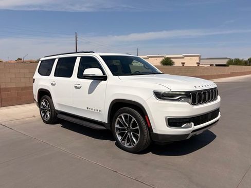 Used 2022 Jeep Wagoneer Series II w/ Premium Group I AWD/4WD image 3