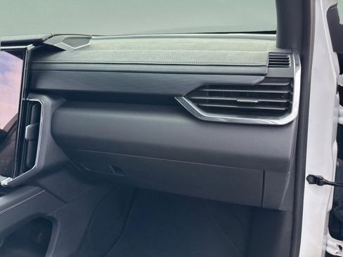 Used 2024 GMC Acadia Elevation image 38