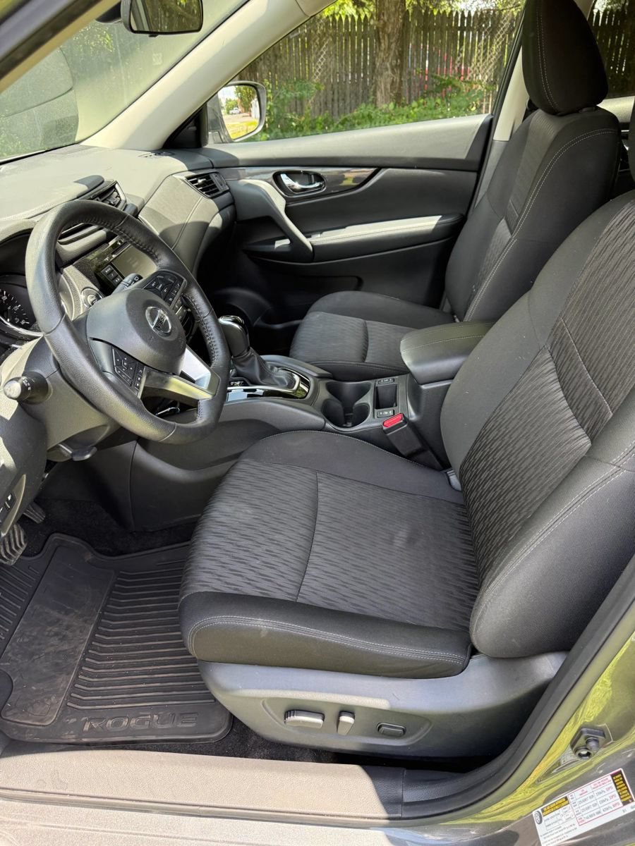 Used 2020 Nissan Rogue SV FWD image 8