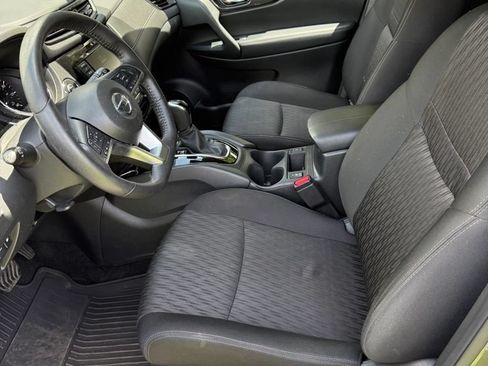 Used 2020 Nissan Rogue SV FWD image 8