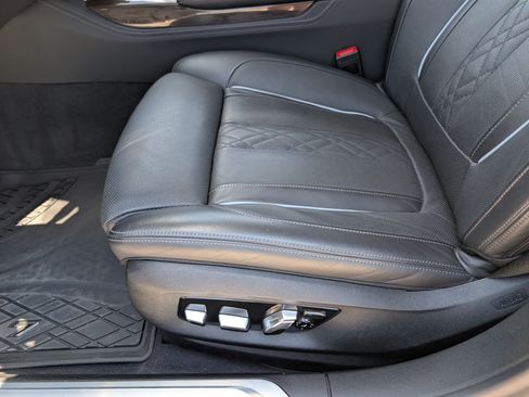 Used 2022 BMW M760i xDrive w/ Luxury Rear Seating Package AWD/4WD image 10