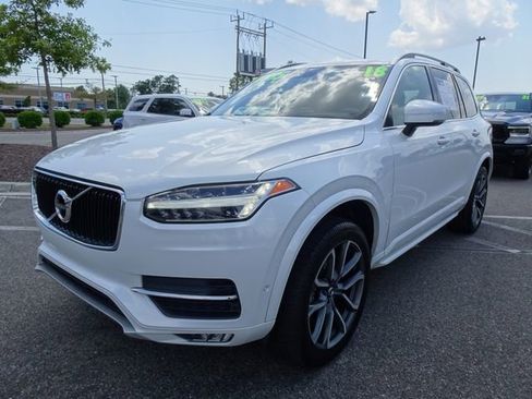 Used 2018 Volvo XC90 T5 Momentum w/ Convenience Package FWD image 8