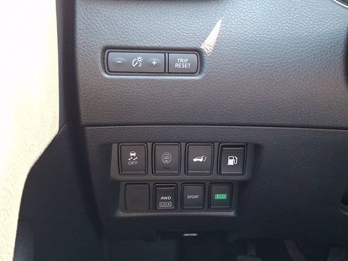Used 2020 Nissan Rogue SV AWD/4WD image 26