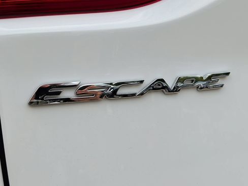 Used 2015 Ford Escape SE w/ Equipment Group 201A AWD/4WD image 41