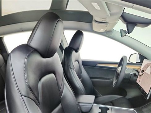 Used 2023 Tesla Model Y Performance image 21