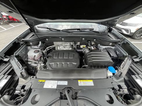 Certified 2025 Volkswagen Atlas Cross Sport SEL R-Line AWD/4WD image 29