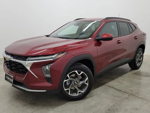 Used 2025 Chevrolet Trax LT image 33