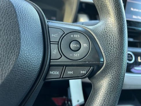 Used 2021 Toyota Corolla LE image 18