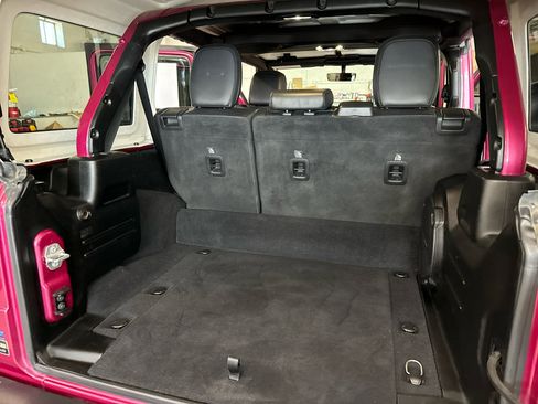 Used 2021 Jeep Wrangler Unlimited Sahara w/ Cold Weather Group image 39