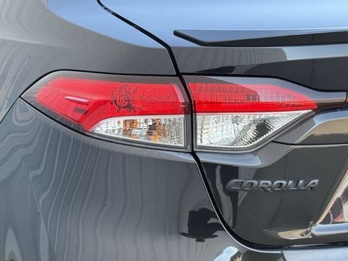 Used 2022 Toyota Corolla SE FWD image 6