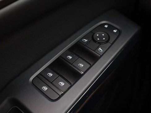Certified 2025 Nissan Pathfinder SV FWD image 19