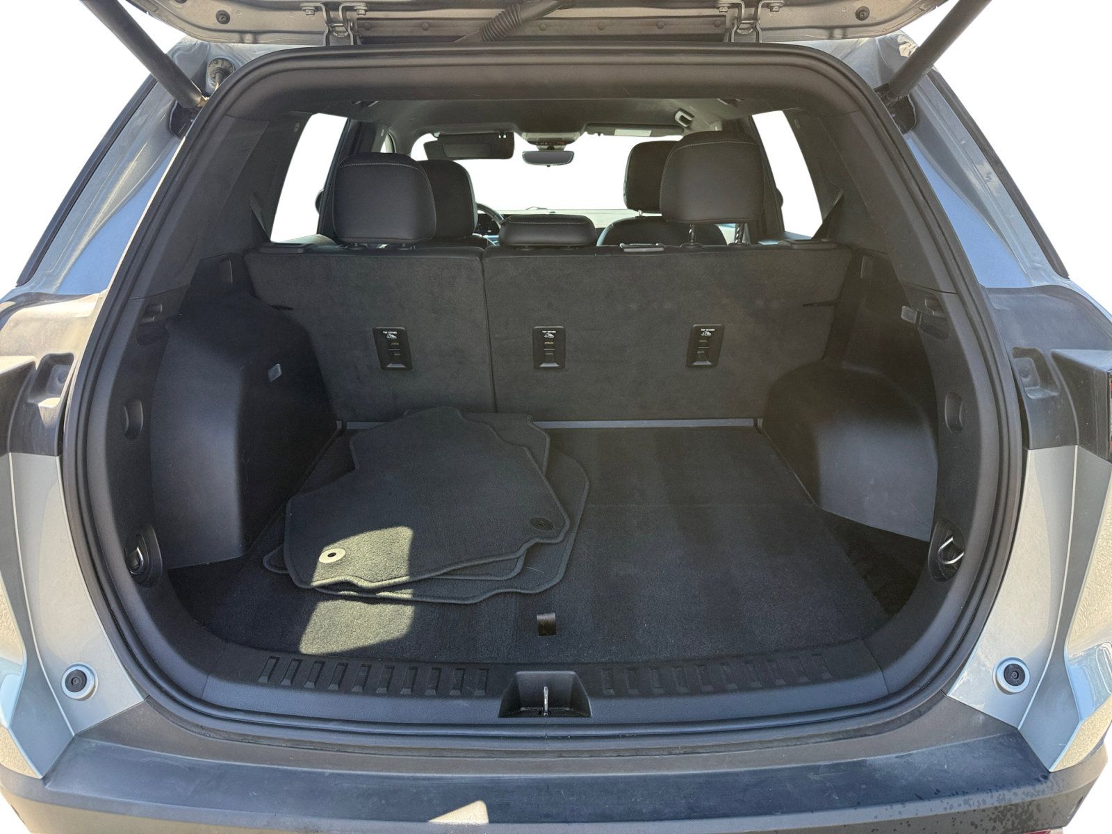 Used 2025 Chevrolet Equinox LT w/ Convenience Package II FWD image 17