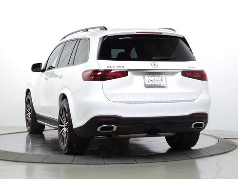 Used 2024 Mercedes-Benz GLS 450 4MATIC image 3