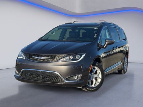Used 2020 Chrysler Pacifica Limited image 2