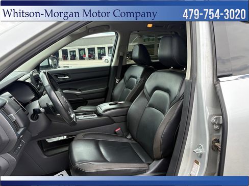Used 2023 Nissan Pathfinder SL FWD image 9