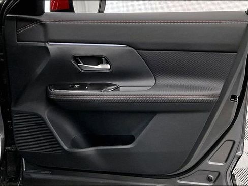 New 2026 Nissan Kicks SR AWD/4WD image 36