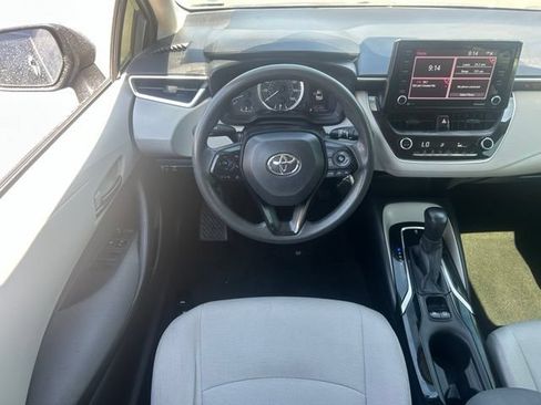 Used 2022 Toyota Corolla LE FWD image 25