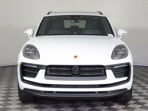 Used 2025 Porsche Macan image 11
