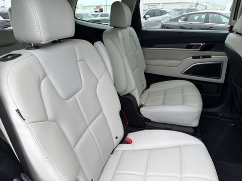 Certified 2024 Kia Telluride EX w/ EX Captain's Chair Package FWD image 27