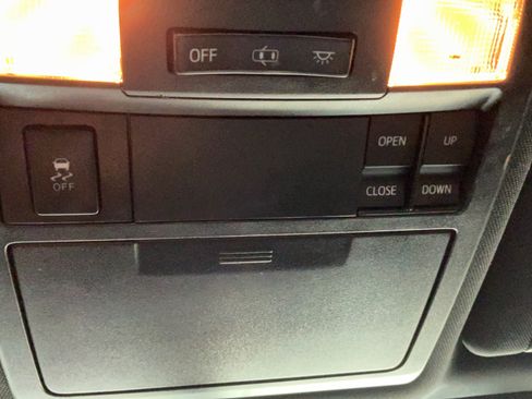 Used 2016 Toyota Tacoma TRD Sport AWD/4WD image 14