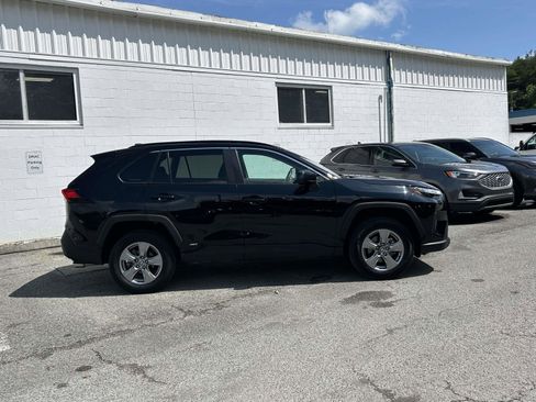 Used 2025 Toyota RAV4 LE AWD/4WD image 2