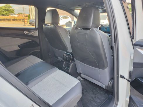 Used 2023 Volkswagen ID.4 Pro RWD image 31