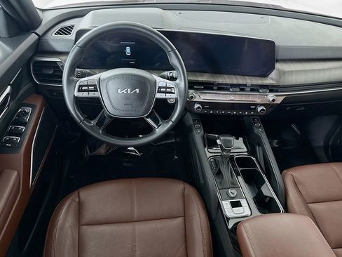 Used 2023 Kia Telluride EX w/ EX Captain's Chair Package image 4
