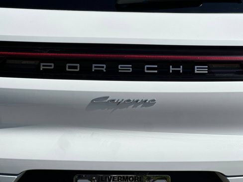 Used 2024 Porsche Cayenne AWD/4WD image 50