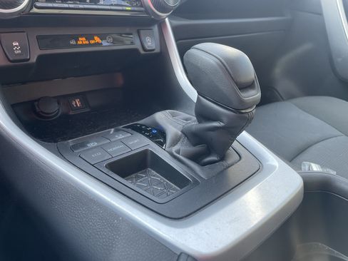 Used 2025 Toyota RAV4 XLE w/ Convenience Package FWD image 20