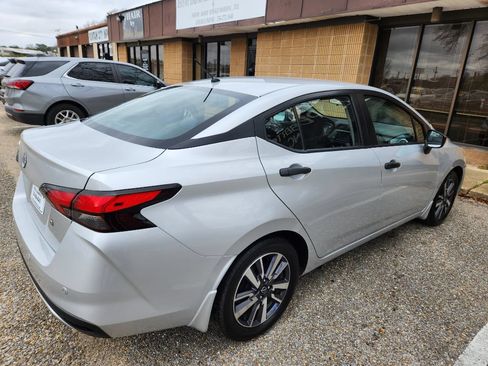 Used 2023 Nissan Versa S w/ S Plus Package FWD image 4