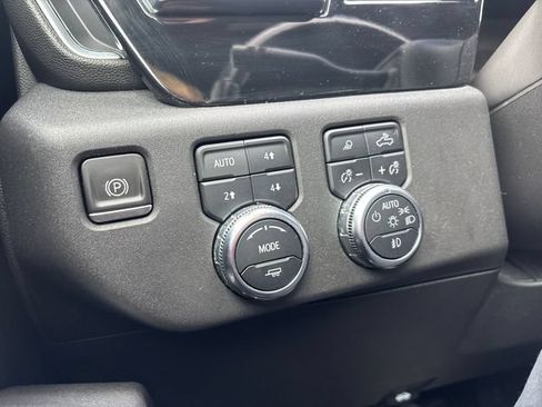Used 2022 GMC Sierra 1500 SLT w/ SLT Premium Plus Package AWD/4WD image 28