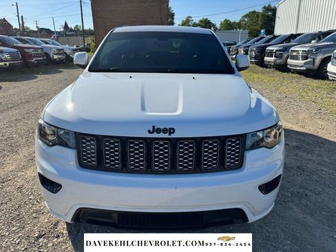 Used 2018 Jeep Grand Cherokee Altitude AWD/4WD image 8