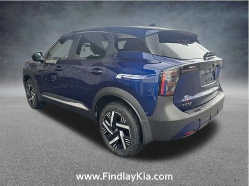 Used 2025 Nissan Kicks SV image 5