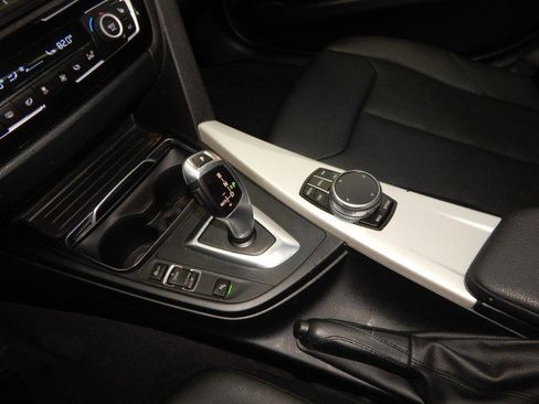 Used 2018 BMW 320i xDrive 320i xDrive AWD w/ Convenience Package image 32