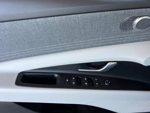 New 2026 Hyundai Elantra Limited image 11