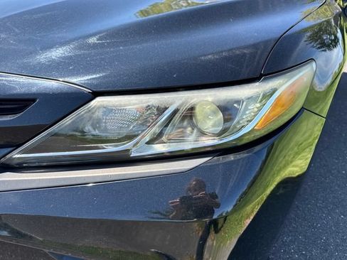 Used 2019 Toyota Camry SE w/ Convenience Package FWD image 9