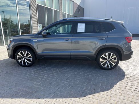 Certified 2023 Volkswagen Taos SE w/ Panoramic Sunroof Package AWD/4WD image 3