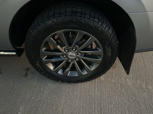 Used 2020 Ford Expedition Limited image 34