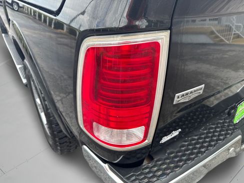 Used 2017 RAM 1500 Laramie w/ Convenience Group AWD/4WD image 39