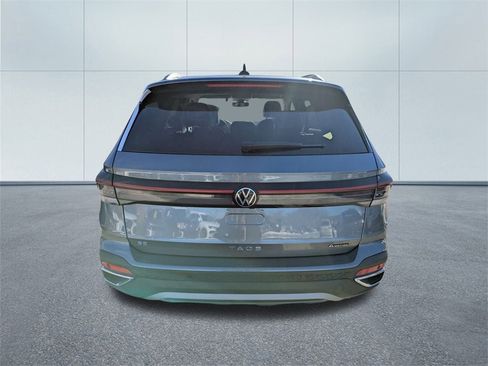New 2026 Volkswagen Taos SE image 4
