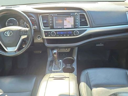 Used 2015 Toyota Highlander XLE image 9