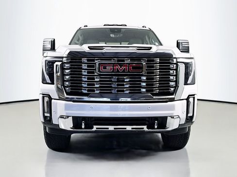 Used 2024 GMC Sierra 3500 Denali w/ Technology Package AWD/4WD image 2