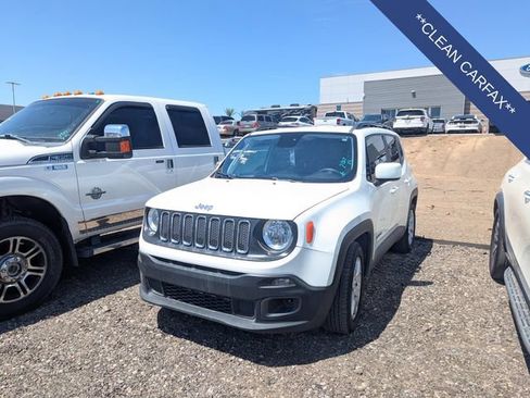 Used 2018 Jeep Renegade Latitude FWD image 2