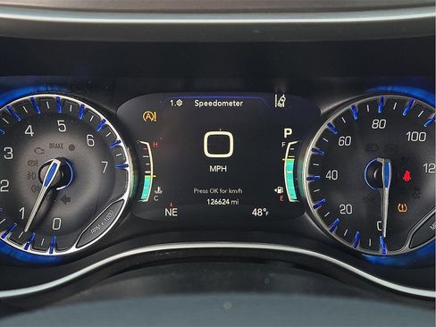 Used 2021 Chrysler Pacifica Touring-L image 18