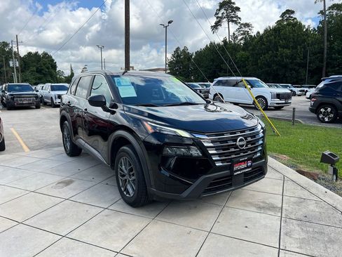 Used 2024 Nissan Rogue S FWD image 3